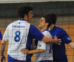 Volleyball masculin : Les Carabins remportent un marathon face à Sherbrooke