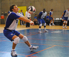 Les hommes battent Laval
