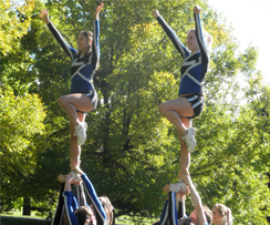 Les cheerleaders s'impliquent lors de la Course à la vie CIBC