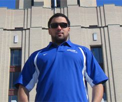 Jonathan Pierre-Étienne portera l'uniforme des Carabins